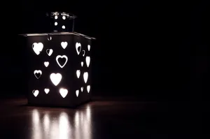 Heart Lantern Black Screen 4k Wallpaper