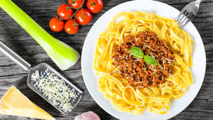 Hearty Pasta With Bolognese Sauce Wallpaper