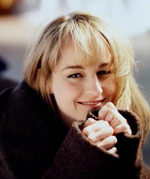 Helen Hunt Smiling Gloriously Wallpaper