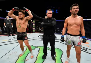 Henry Cejudo Versus Dominick Cruz Ufc 249 Wallpaper