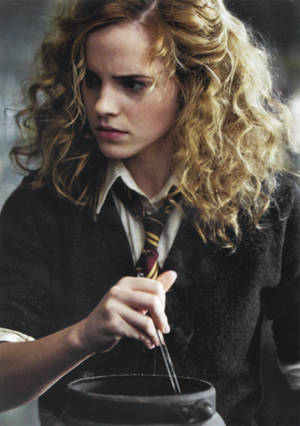 Hermione Granger Preparing A Potions Wallpaper