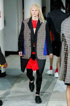 High Fashion Comme Des Garçons Plaid Vest Wallpaper