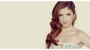 Hollywood Star Anna Kendrick Minimalist Beige Wallpaper