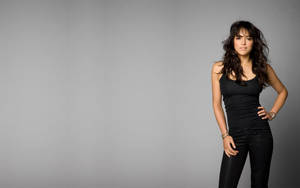 Hollywood Star Michelle Rodriguez Rocking An All-black Outfit Wallpaper