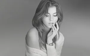 Hot White Lady Wallpaper