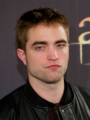 Hottie Robert Pattinson Wallpaper