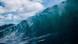 Huge Crashing Wave Wallpaper