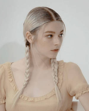 Hunter Schafer Braid Wallpaper