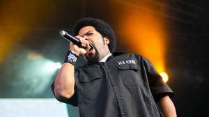 Ice Cube Rapper On Stage Wallpaper