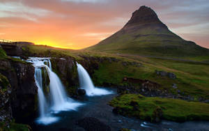 Iceland Mountain Shallow Falls Wallpaper