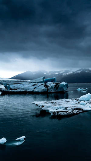 Iceland Sea With Icecaps Wallpaper