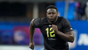 Ikem Ekwonu Sprinting In Black Shirt Wallpaper