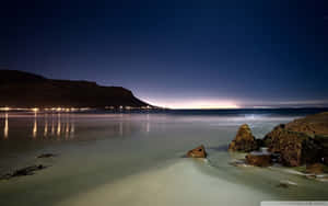 Image Masses Of Beachgoers Taking In A Beautiful Beach View Wallpaper