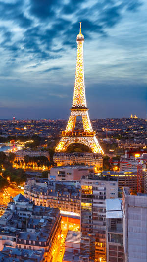 Image Mesmerizing Lights Display On The Eiffel Tower In Paris Wallpaper