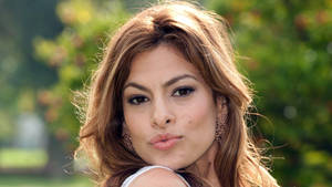 Image Of Brunette Eva Mendes Wallpaper