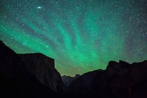 Immerse Yourself In The Serene Beauty Of Yosemite Valley Wallpaper