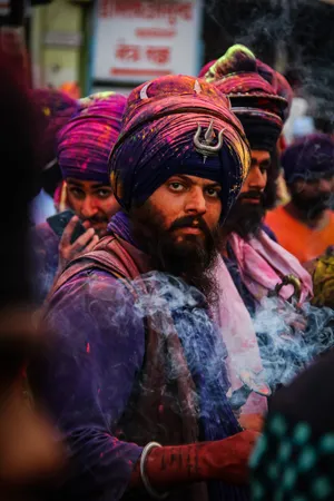 India Holi Traditional Outfit Wallpaper