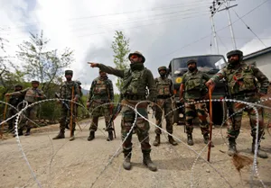 Indian Army Behind The Wires Wallpaper