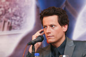 Ioan Gruffudd 2560 X 1707 Wallpaper