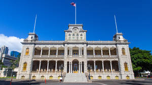 Iolani Palace Bright Blue Sky Wallpaper