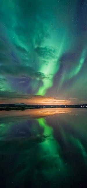 Iphone 13 Pro Max Green Auroras Wallpaper