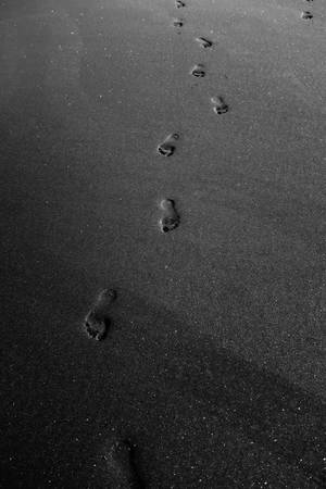 Iphone Aesthetic Footprints Wallpaper