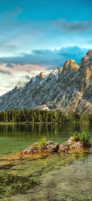 Iphone Verdant And Beautiful Mountain Lake Wallpaper