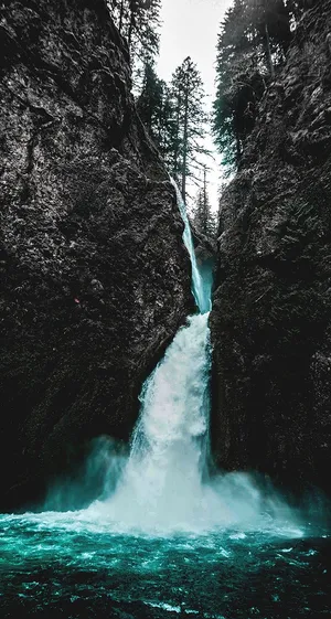 Iphone Waterfall Screensaver Theme Wallpaper