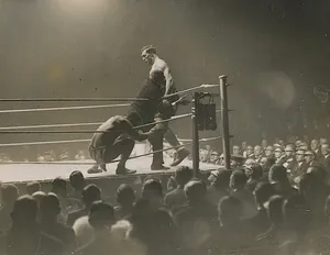 Italian Professional Boxer Primo Carnera Towering Against Reggie Meen Wallpaper