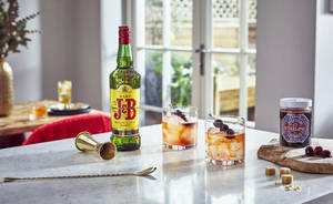 J&b Drinks On Table Wallpaper