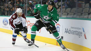 Jamie Benn Against Colorado Avalanche Wallpaper