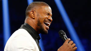 Jamie Foxx Sings National Anthem Wallpaper