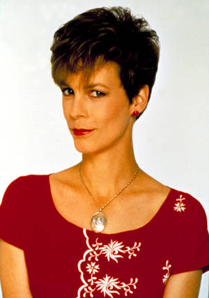 Jamie Lee Curtis Side Glance Wallpaper