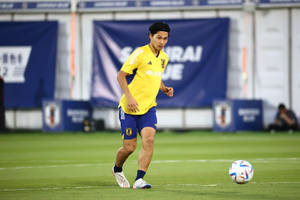 Japan National Football Team Takumi Minamino Warm Up Wallpaper