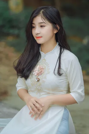 Japanese Cute Girl In White Gown Wallpaper