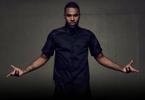 Jason Derulo Arms Pose Wallpaper