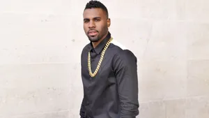 Jason Derulo Golden Chain Wallpaper