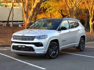 Jeep Compass Autumn Trees Wallpaper