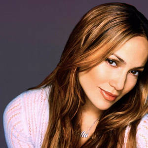 Jennifer Lopez Blowing A Kiss Wallpaper