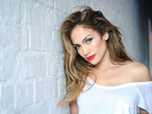 Jennifer Lopez In An Elegant White Gown Wallpaper