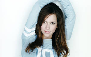 Jennifer Love Hewitt Cheerleader Look Wallpaper