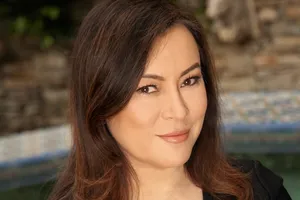 Jennifer Tilly Smiling Portrait Wallpaper