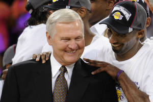 Jerry West Kobe Bryant Nba Lakers Smile Wallpaper