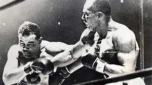 Jersey Joe Walcott Hits Joe Louis Wallpaper