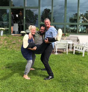 Jesper Parnevik And Wife Joking Around Wallpaper