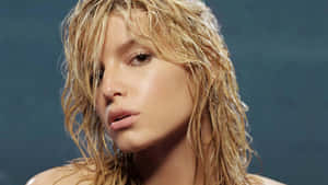 Jessica Simpson With Wet Hair Wallpaper