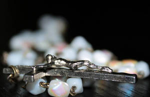 Jesus On Cross Silver Pendant Wallpaper