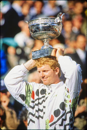 Jim Courier Receiving Award Wallpaper