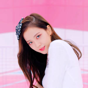 Jisoo Cute Pink Background Wallpaper