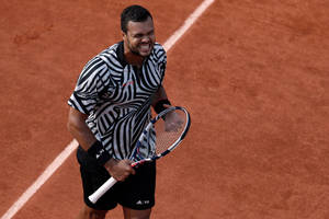 Jo-wilfried Tsonga Smiling And Happy Wallpaper